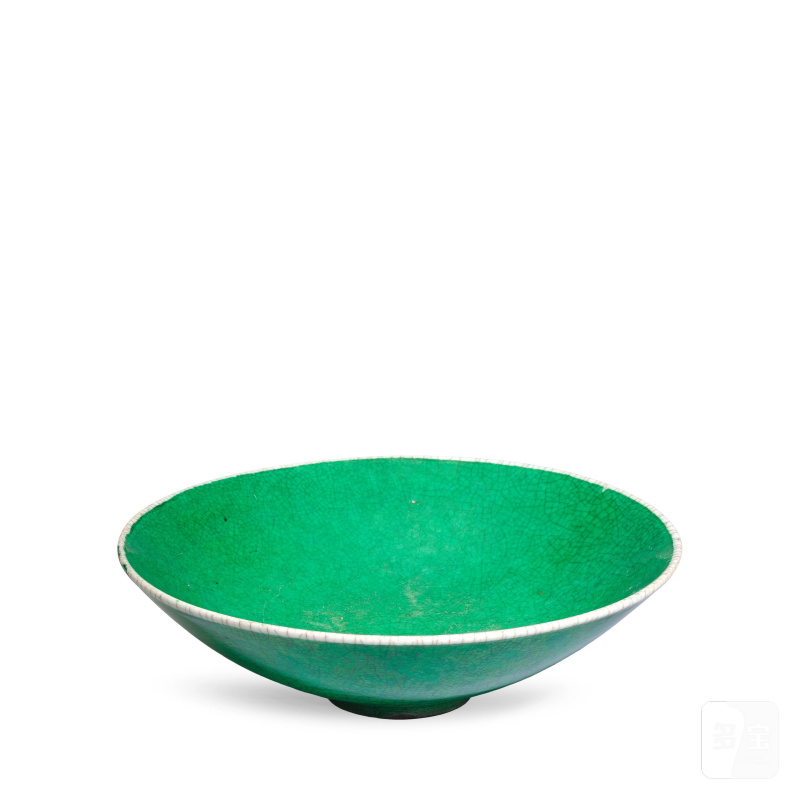 清 蘋果釉盤 | AN APPLE-GREEN-GLAZED DISH - 图1